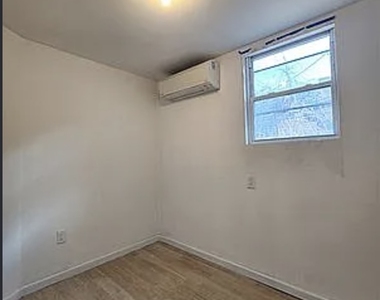32 Woodbine Street - Photo Thumbnail 10