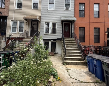 32 Woodbine Street - Photo Thumbnail 16