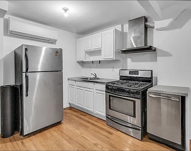 32 Woodbine Street - Photo Thumbnail 12
