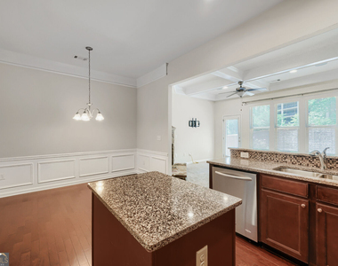 2444 Norwood Drive Se - Photo Thumbnail 4