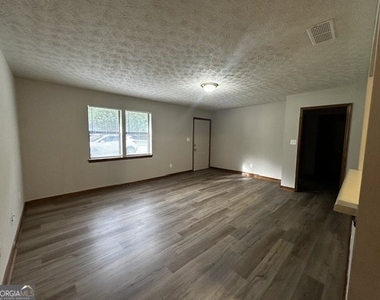 118 Michele Place - Photo Thumbnail 2