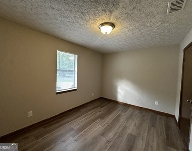 118 Michele Place - Photo Thumbnail 5