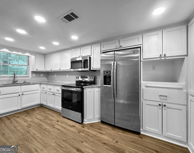 608 Silver Trace Court - Photo Thumbnail 6