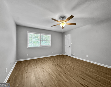 608 Silver Trace Court - Photo Thumbnail 9