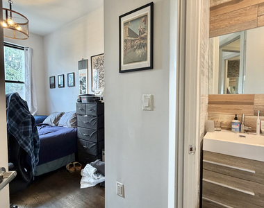 376 Graham Avenue - Photo Thumbnail 9