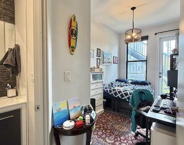 376 Graham Avenue - Photo Thumbnail 8