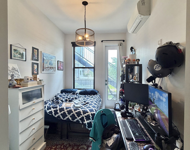 376 Graham Avenue - Photo Thumbnail 4