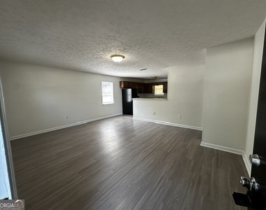 121 Lake Drive - Photo Thumbnail 1