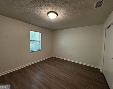 121 Lake Drive - Photo Thumbnail 4