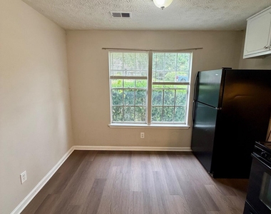 8513 Pineland Drive - Photo Thumbnail 7