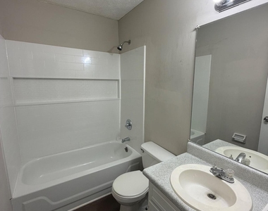 8513 Pineland Drive - Photo Thumbnail 10