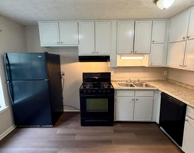 8513 Pineland Drive - Photo Thumbnail 6