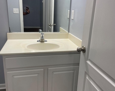 6316 Ellenwood Drive - Photo Thumbnail 15