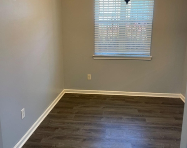 6316 Ellenwood Drive - Photo Thumbnail 4