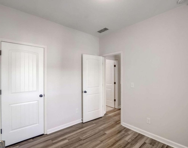544 Oakside Place - Photo Thumbnail 16