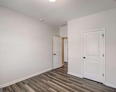 544 Oakside Place - Photo Thumbnail 18