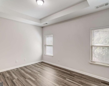 544 Oakside Place - Photo Thumbnail 9