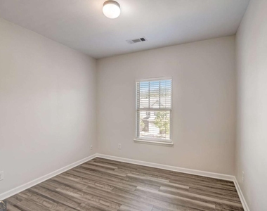 544 Oakside Place - Photo Thumbnail 17