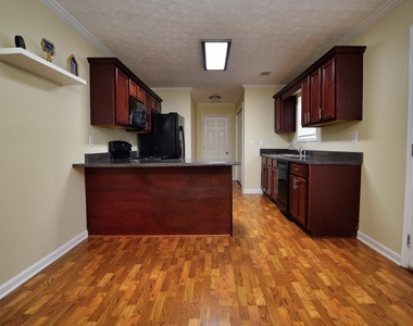 105 Redwood Drive - Photo Thumbnail 5