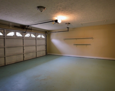 105 Redwood Drive - Photo Thumbnail 10