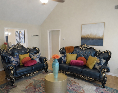 105 Redwood Drive - Photo Thumbnail 3