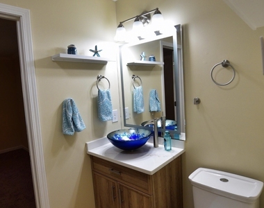 105 Redwood Drive - Photo Thumbnail 8