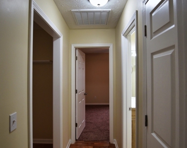 105 Redwood Drive - Photo Thumbnail 9
