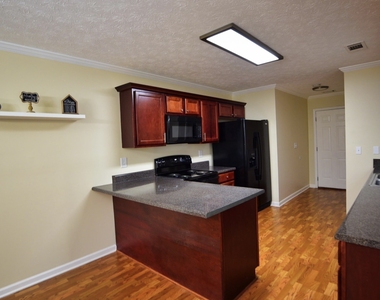 105 Redwood Drive - Photo Thumbnail 4
