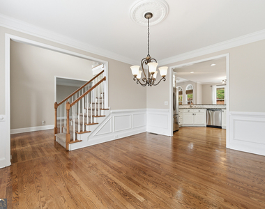 2570 Wood Creek Court - Photo Thumbnail 10