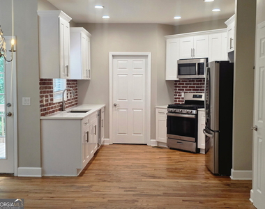 2257 Roseberry Lane - Photo Thumbnail 8