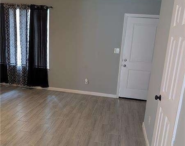 201 Peyton Place Sw - Photo Thumbnail 1