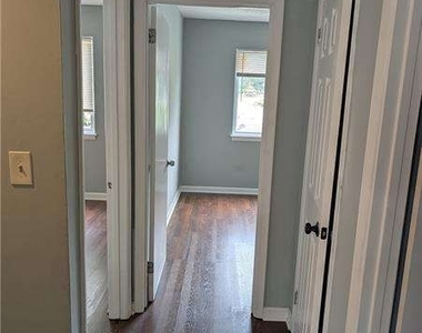 201 Peyton Place Sw - Photo Thumbnail 8