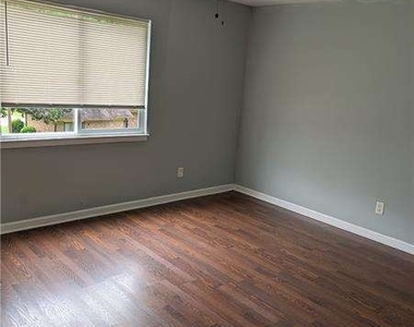 201 Peyton Place Sw - Photo Thumbnail 6