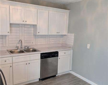 201 Peyton Place Sw - Photo Thumbnail 3