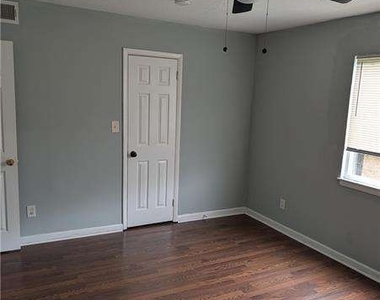 201 Peyton Place Sw - Photo Thumbnail 5