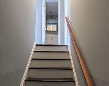 201 Peyton Place Sw - Photo Thumbnail 4