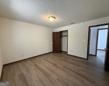 113 Michele Drive - Photo Thumbnail 5