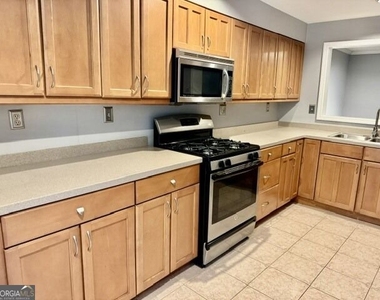 2901 Lenox Road Ne - Photo Thumbnail 7