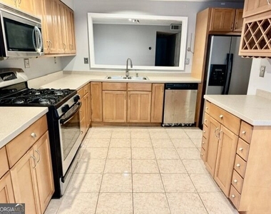 2901 Lenox Road Ne - Photo Thumbnail 8