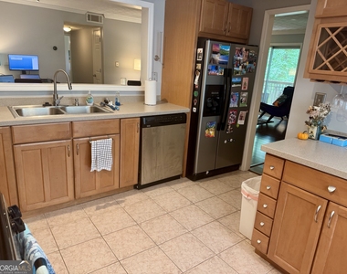 2901 Lenox Road Ne - Photo Thumbnail 3
