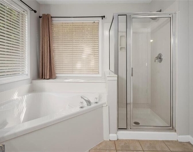 4220 Hunters Green Way Ne - Photo Thumbnail 20