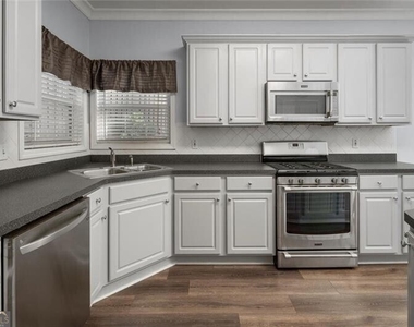 4220 Hunters Green Way Ne - Photo Thumbnail 16