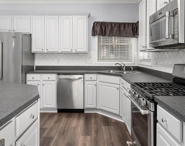 4220 Hunters Green Way Ne - Photo Thumbnail 14
