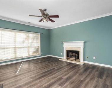 4220 Hunters Green Way Ne - Photo Thumbnail 2
