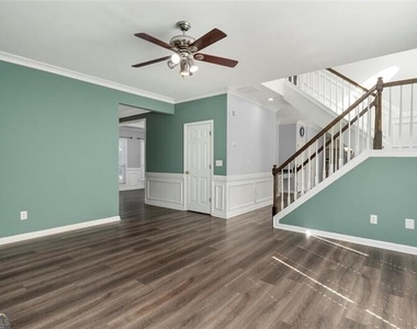 4220 Hunters Green Way Ne - Photo Thumbnail 9