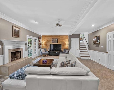 4100 Shawnee Lane Ne - Photo Thumbnail 18