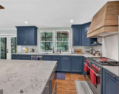 4100 Shawnee Lane Ne - Photo Thumbnail 7