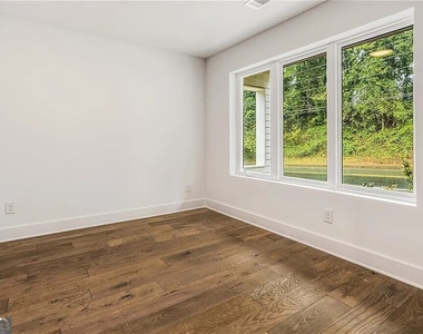 1436 Walker Place Se - Photo Thumbnail 19