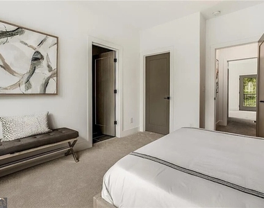 1436 Walker Place Se - Photo Thumbnail 16