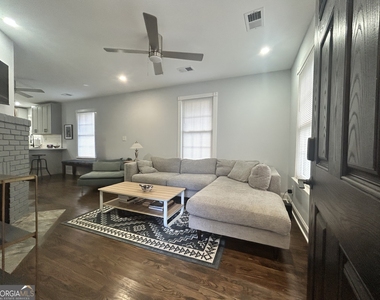 551 Culberson Street Sw - Photo Thumbnail 2
